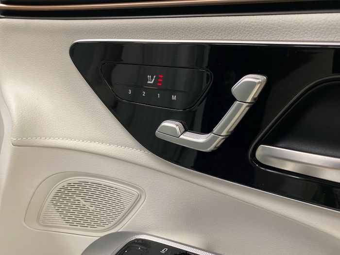 Mercedes-Benz EQE SUV 2025
