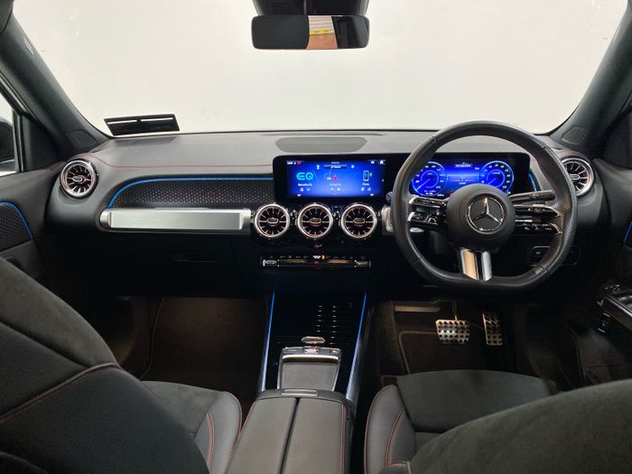 Mercedes-Benz EQB 2025