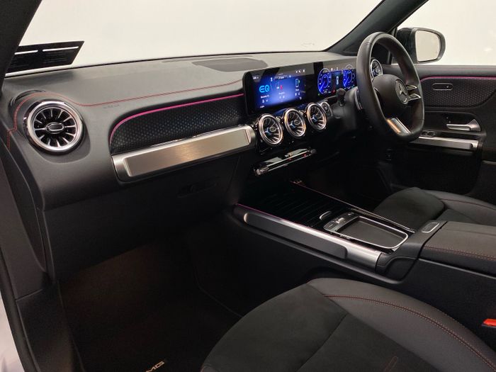 Mercedes-Benz EQB 2025
