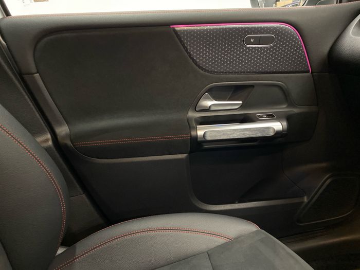 Mercedes-Benz EQB 2025