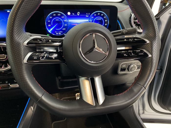 Mercedes-Benz EQB 2025