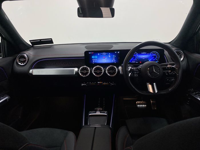 Mercedes-Benz EQB 2025