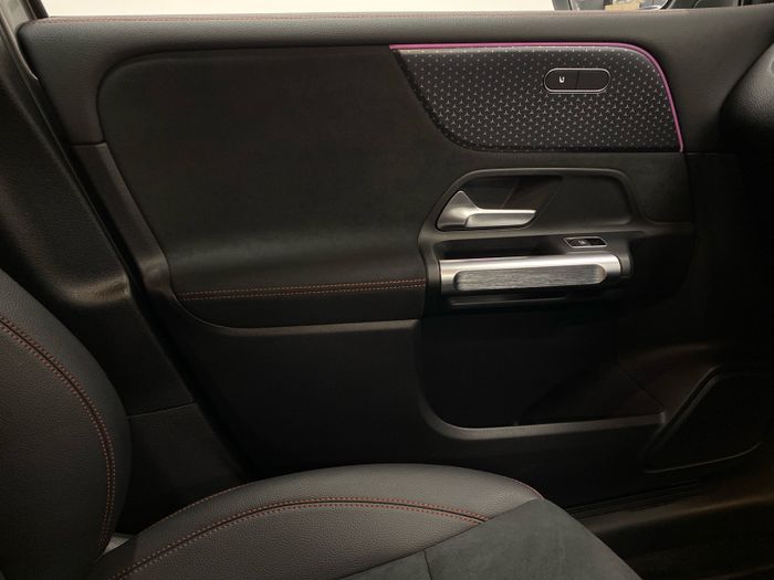 Mercedes-Benz EQB 2025