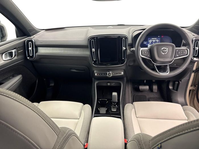 Volvo EX40 2026