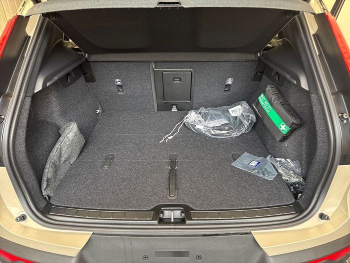 Volvo EX40 2026