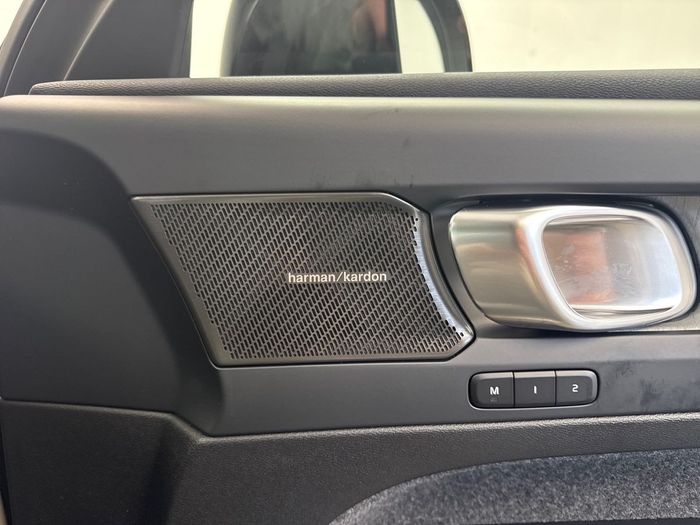 Volvo EX40 2026