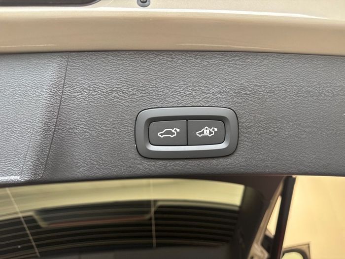 Volvo EX40 2026