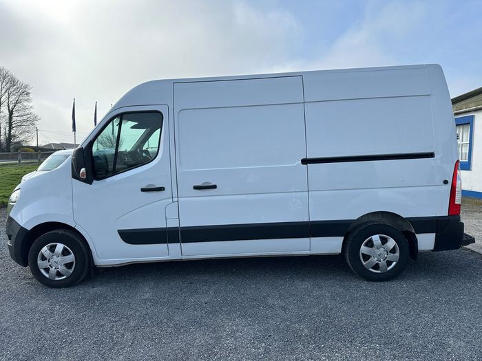 Nissan NV400 2021