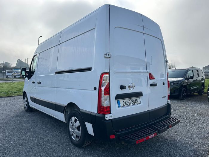 Nissan NV400 2021