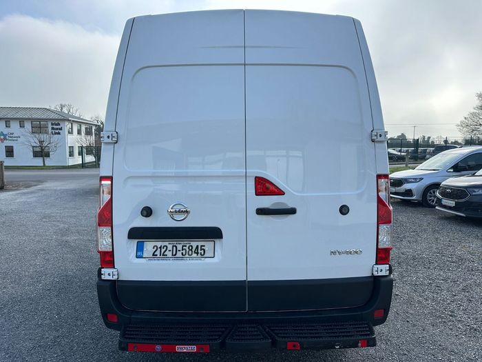 Nissan NV400 2021