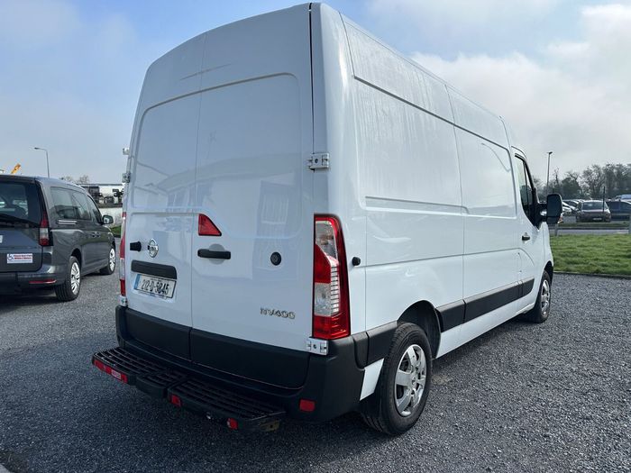 Nissan NV400 2021