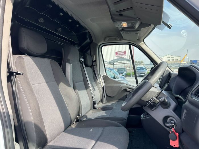 Nissan NV400 2021