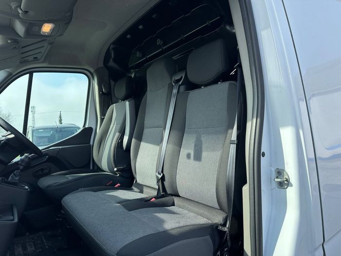 Nissan NV400 2021