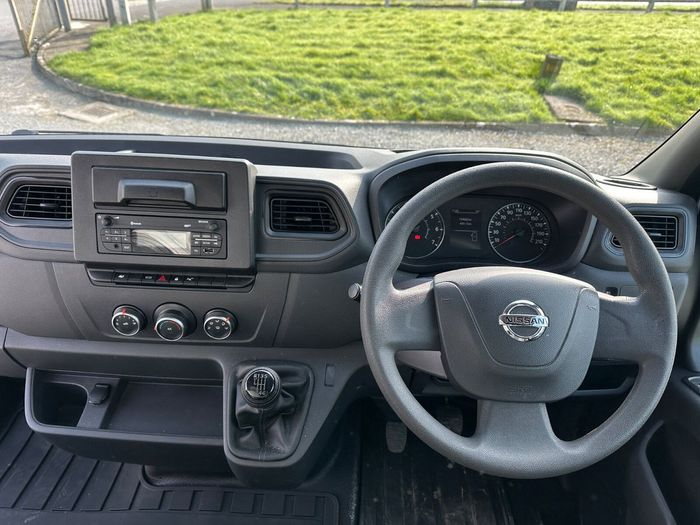 Nissan NV400 2021