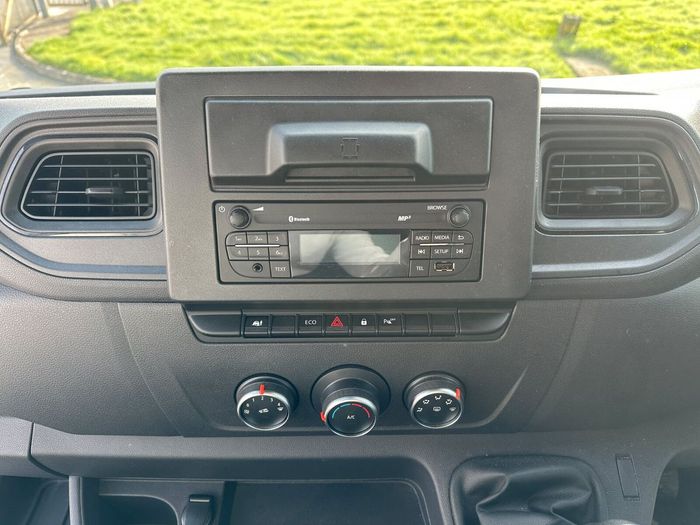 Nissan NV400 2021