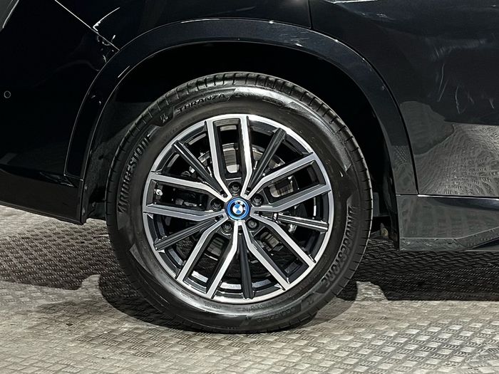 BMW iX1 2024