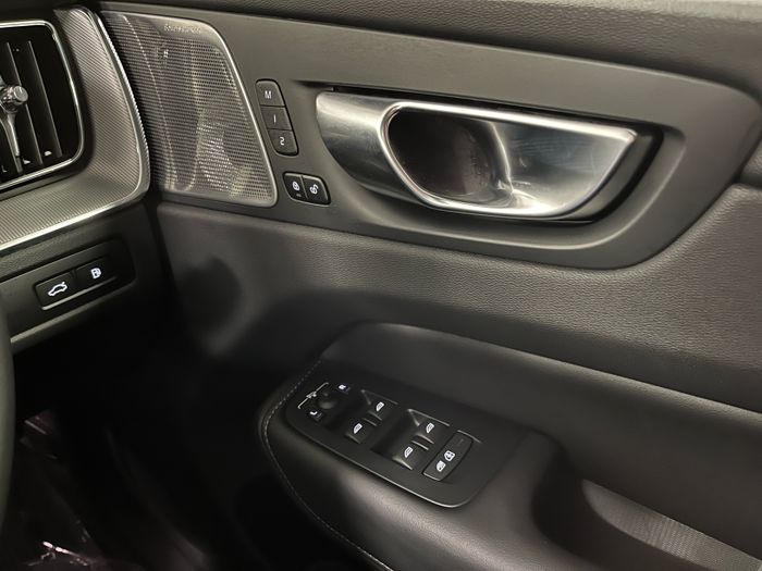 Volvo XC60 2025