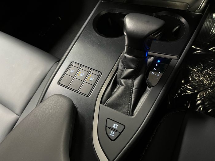 Lexus UX 2023