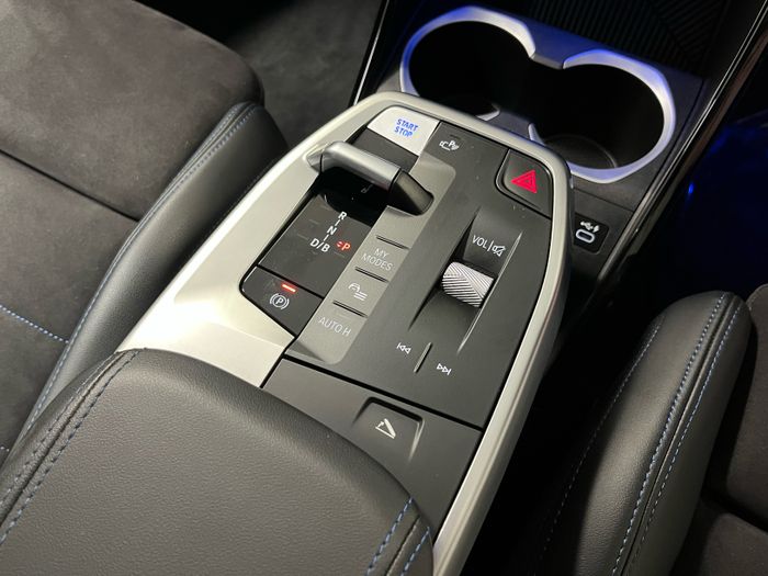 BMW iX1 2024