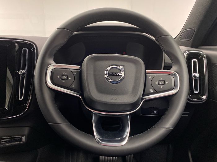 Volvo XC40 2026