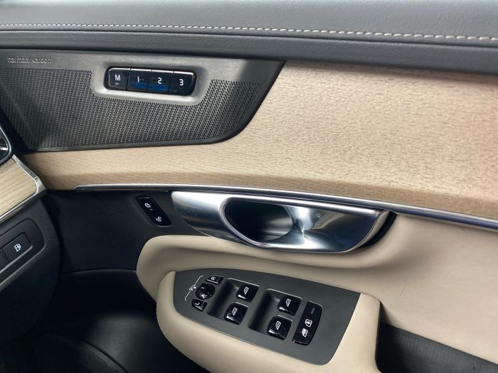 Volvo XC90 2025