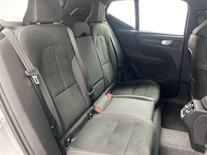 Volvo XC40 2026
