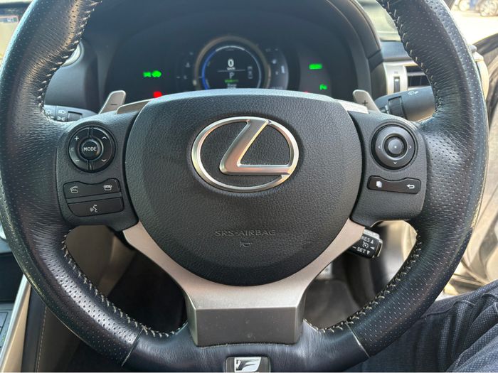 Lexus IS300h 2015