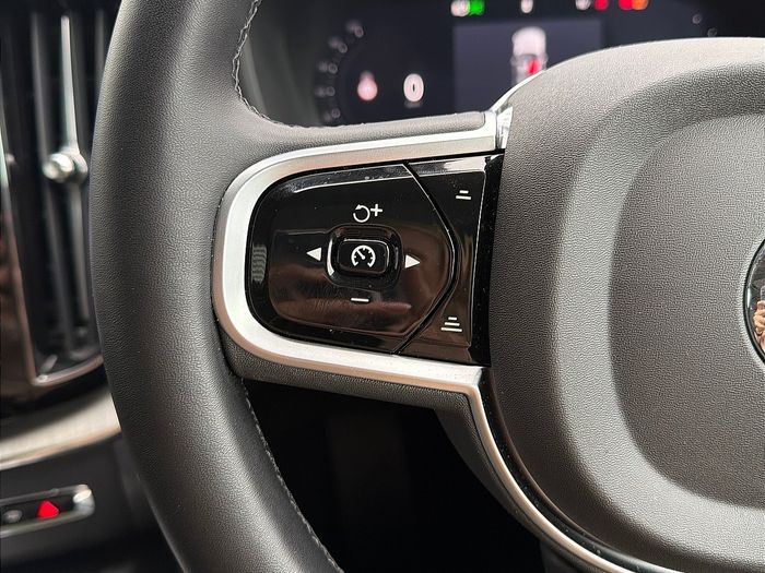 Volvo XC60 2025