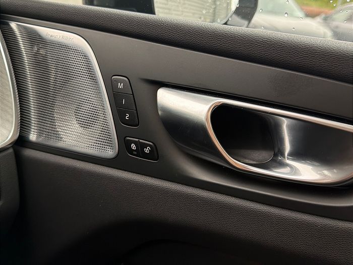 Volvo XC60 2025