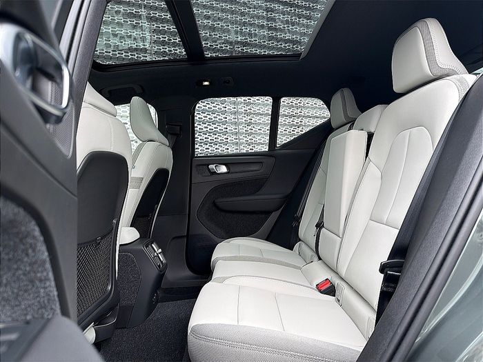 Volvo EX40 2026