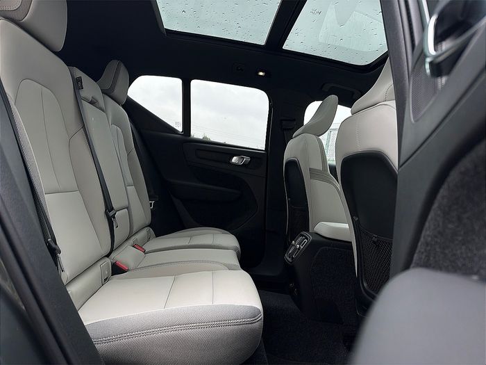 Volvo EX40 2026