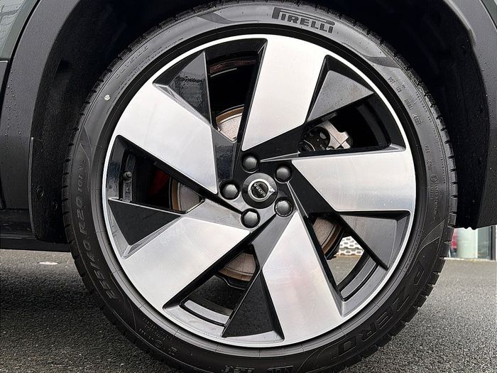 Volvo EX40 2026