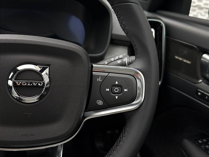 Volvo EX40 2026