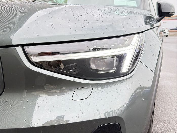Volvo EX40 2026