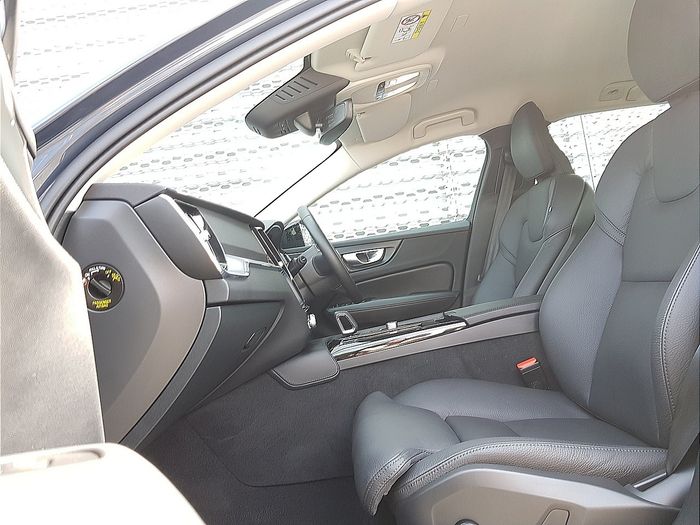 Volvo V60 2025