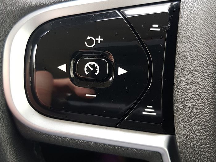 Volvo V60 2025
