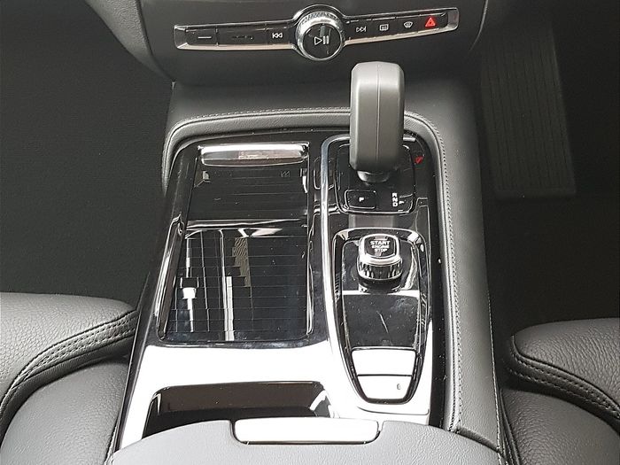 Volvo V60 2025