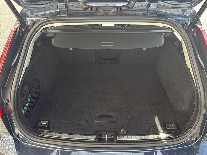 Volvo V60 2025