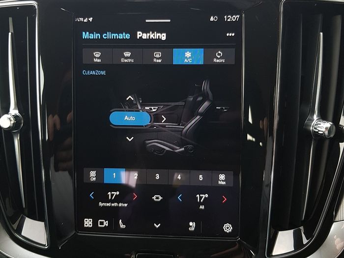 Volvo V60 2025