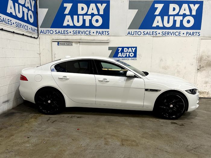 Jaguar XE 2018