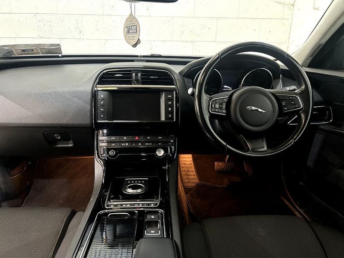 Jaguar XE 2018