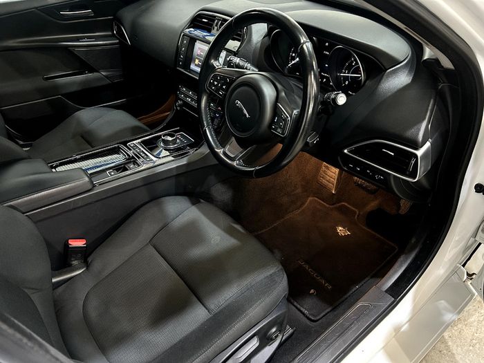 Jaguar XE 2018