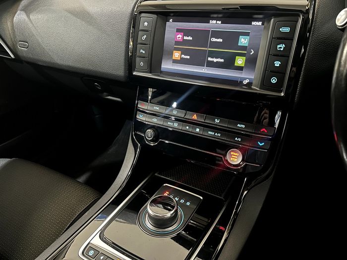 Jaguar XE 2018