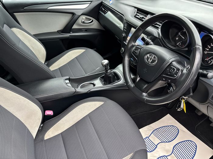 Toyota Avensis 2016