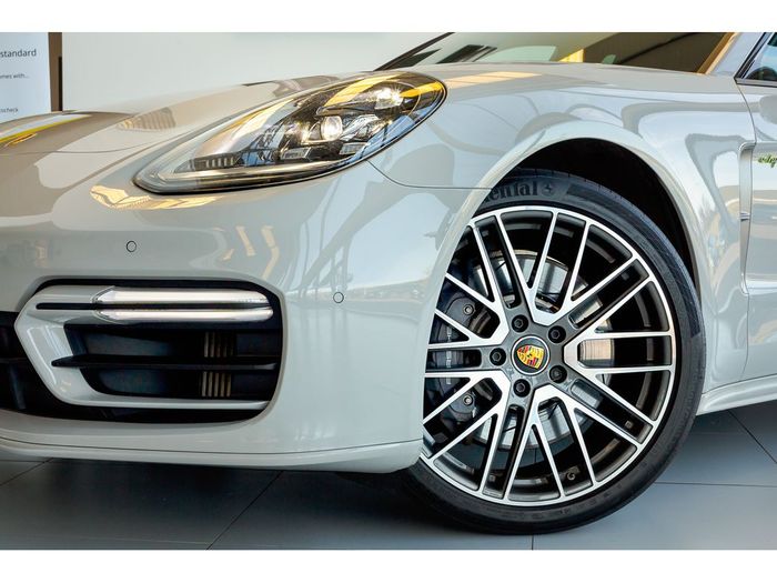 Porsche Panamera 2023