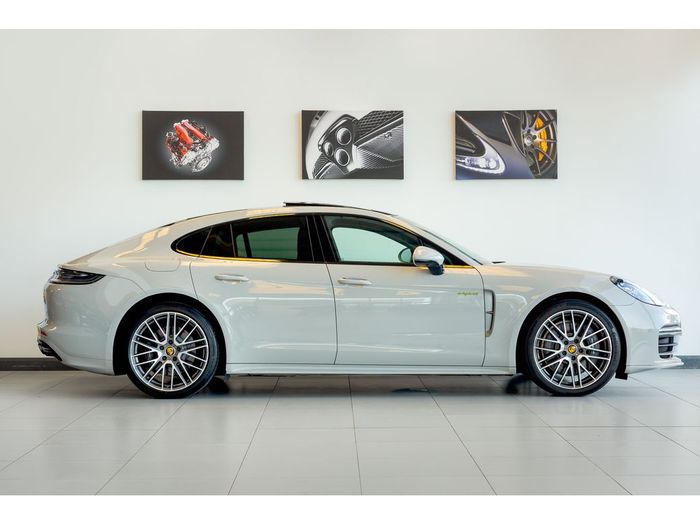 Porsche Panamera 2023