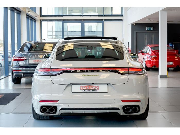 Porsche Panamera 2023