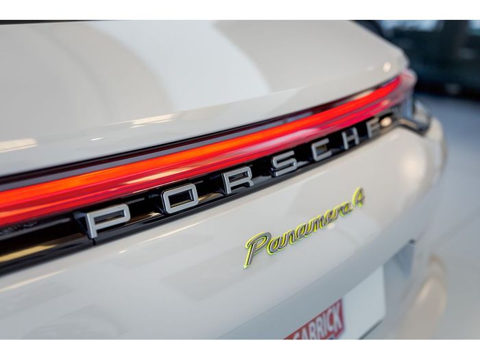 Porsche Panamera 2023