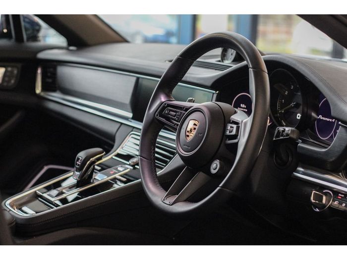 Porsche Panamera 2023