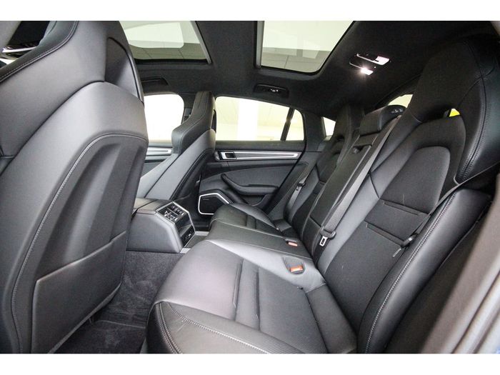 Porsche Panamera 2023
